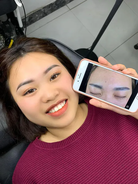 Chân mày tán bột — khách hàng thực tế tại Winnie Beauty, ảnh 10